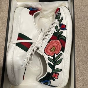 Gucci Sneakers- floral